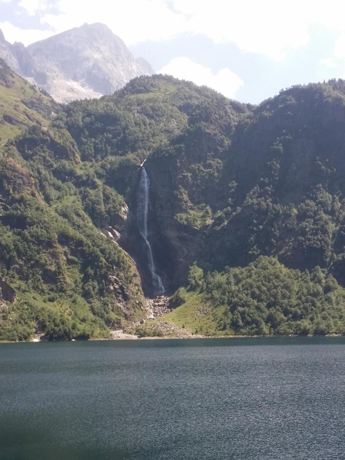 Appartement T2 4 Personnes Wifi Et Climatisation Bagneres-de-Luchon Bagian luar foto